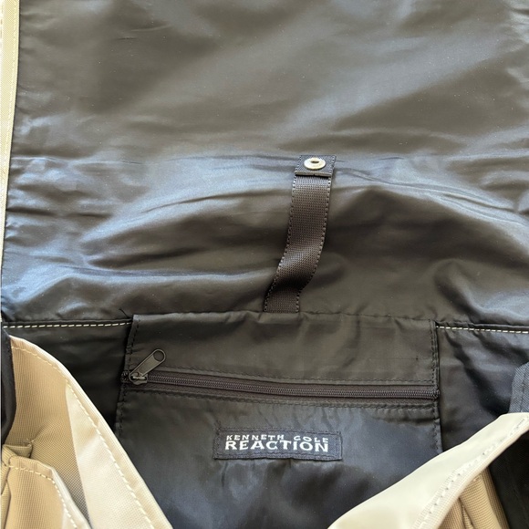 Kenneth Cole Reaction Messenger/Crossbody Bag - Picture 10 of 15
